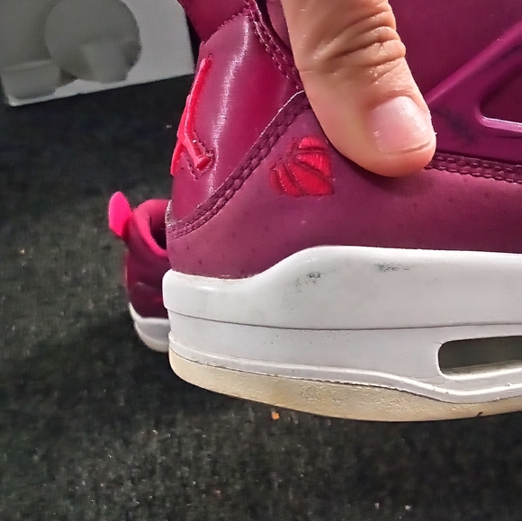 Jordans size 7 y - Picture 9 of 10
